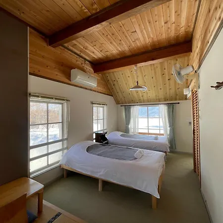Hakuba Snow Fox Bed & Breakfast Exterior photo