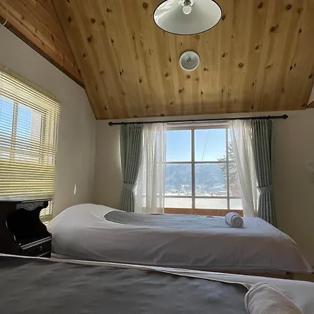 Hakuba Snow Fox Bed & Breakfast Exterior photo